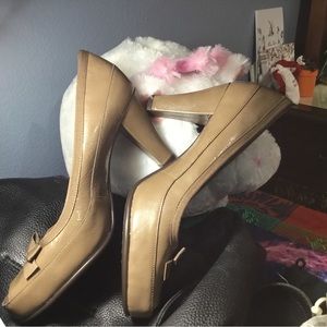 Great AEROSOL  HEELS 👠 size 10.5us.      e